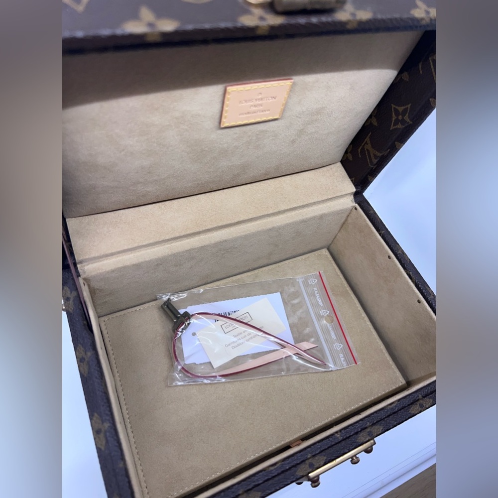 Louis Vuitton Coffret Tresor 24 - Picture 8 of 8